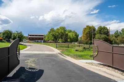 8855 W Bear Creek Drive, Lakewood, CO 80227 - Photo 3