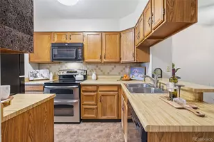 12043 E Hoye Dr, Aurora, CO 80012 - Photo 15