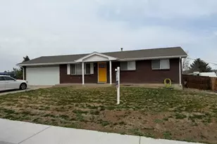 425 Starlight Rd, Thornton, CO 80260 - Photo 1