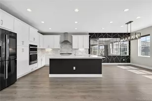 127 N Oak Hill Way, Aurora, CO 80018 - Photo 9