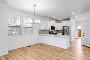 677 N Ukraine St, Aurora, CO 80018 - Photo 7