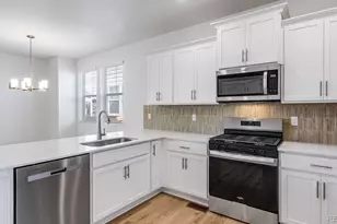 677 N Ukraine St, Aurora, CO 80018 - Photo 3