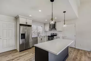 281 W Acoma Dr, Littleton, CO 80120 - Photo 7