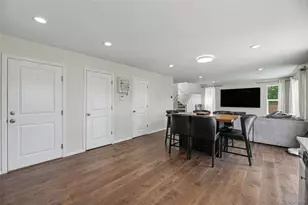 871 N Waterloo Cir, Aurora, CO 80018 - Photo 9