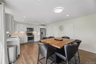 871 N Waterloo Cir, Aurora, CO 80018 - Photo 5