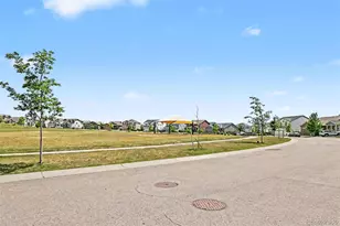 871 N Waterloo Cir, Aurora, CO 80018 - Photo 21