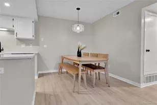 906 S Walden St, Aurora, CO 80017 - Photo 5