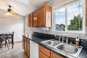 17423 E Chenango Dr, Aurora, CO 80015 - Photo 9