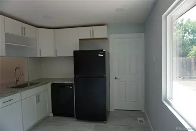 5527 Chandler Court, Denver, CO 80239 - Photo 11