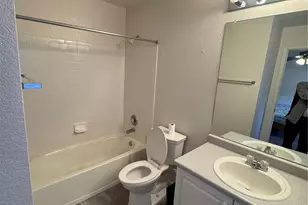 1382 S Cathay Ct, Aurora, CO 80017 - Photo 7