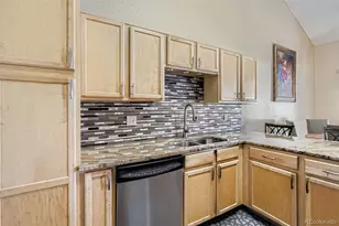 22560 E Ontario Dr, Aurora, CO 80016 - Photo 9
