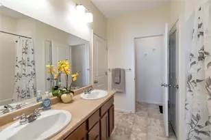 855 N Waterloo Cir, Aurora, CO 80018 - Photo 17