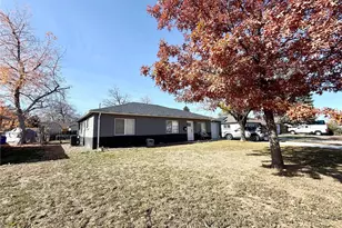 1001 Troy St, Aurora, CO 80011 - Photo 3