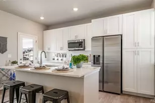 10125 Scranton Ct, Commerce City, CO 80022 - Photo 3