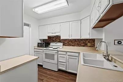 15566 E Louisiana Avenue, Aurora, CO 80017 - Photo 9