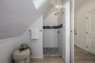 555 S Logan St, Denver, CO 80209 - Photo 29