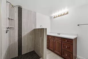 2541 S Monaco Pkwy, Denver, CO 80222 - Photo 17