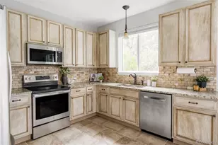 1189 S Fultondale Cir, Aurora, CO 80018 - Photo 13