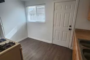 1177 Akron, Aurora, CO 80010 - Photo 3