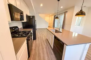 591 S Pitkin Ct, Aurora, CO 80017 - Photo 3