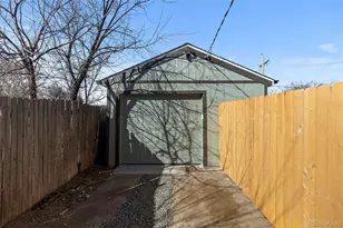 1757 Dallas St, Aurora, CO 80010 - Photo 27