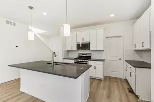 5242 Denali Blvd, Aurora, CO 80019 - Photo 9