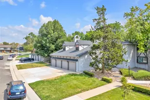 3511 S Hillcrest Dr, Denver, CO 80237 - Photo 31
