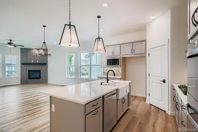 8925 S Riviera Way, Aurora, CO 80016 - Photo 11