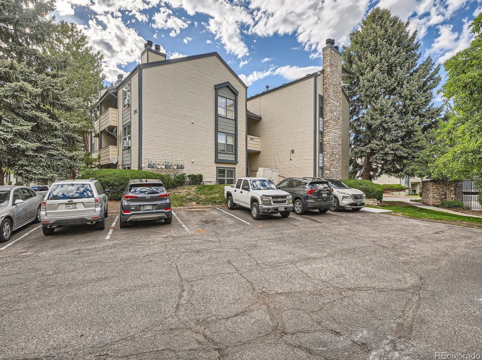 16001 Alaska Pl, Denver CO  80017-2148 exterior