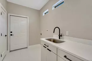 522 Columbine St, Denver, CO 80206 - Photo 17