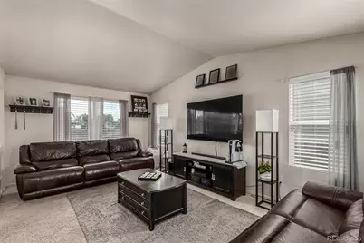 2039 Espana Way, Aurora, CO 80011 - Photo 9