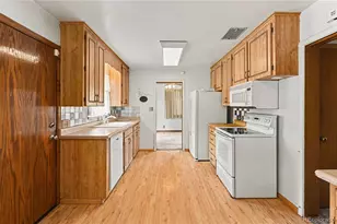 2398 Oakland St, Aurora, CO 80010 - Photo 9