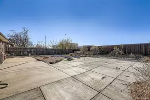 471 Iola St, Aurora, CO 80010 - Photo 11