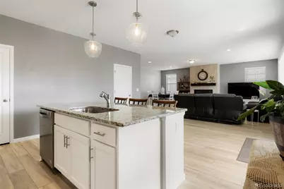 86 S Vandriver Way, Aurora, CO 80018 - Photo 9