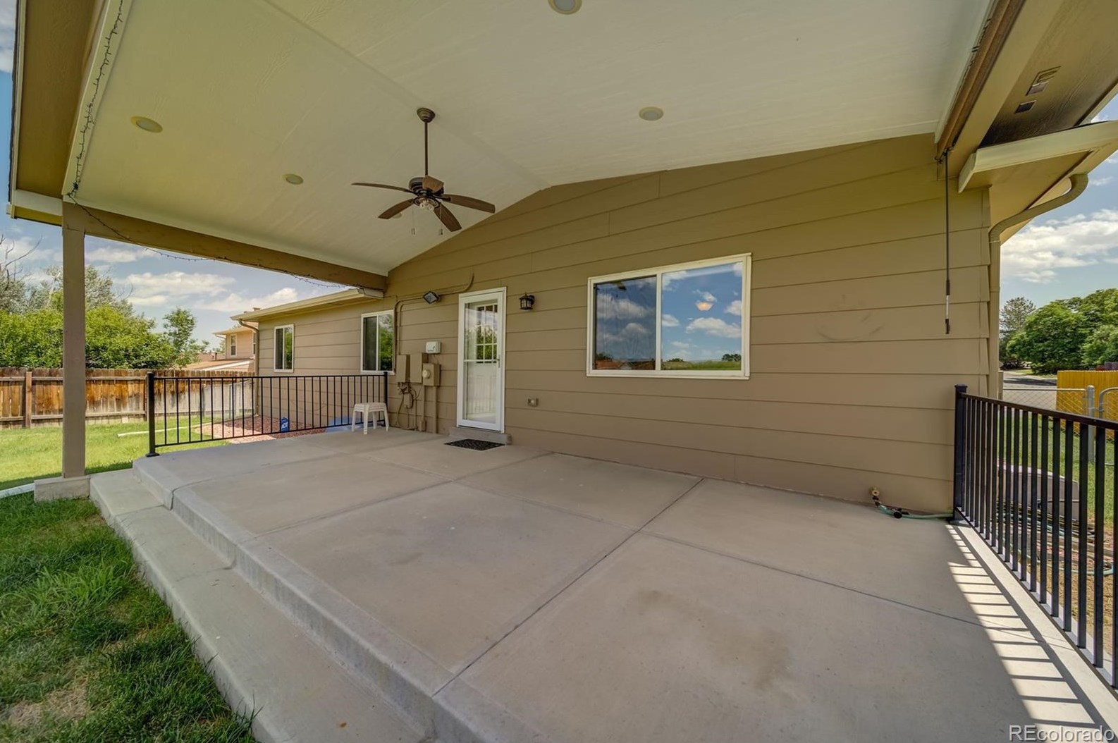 828 Mercury Cir, Littleton CO 80124-2645 exterior