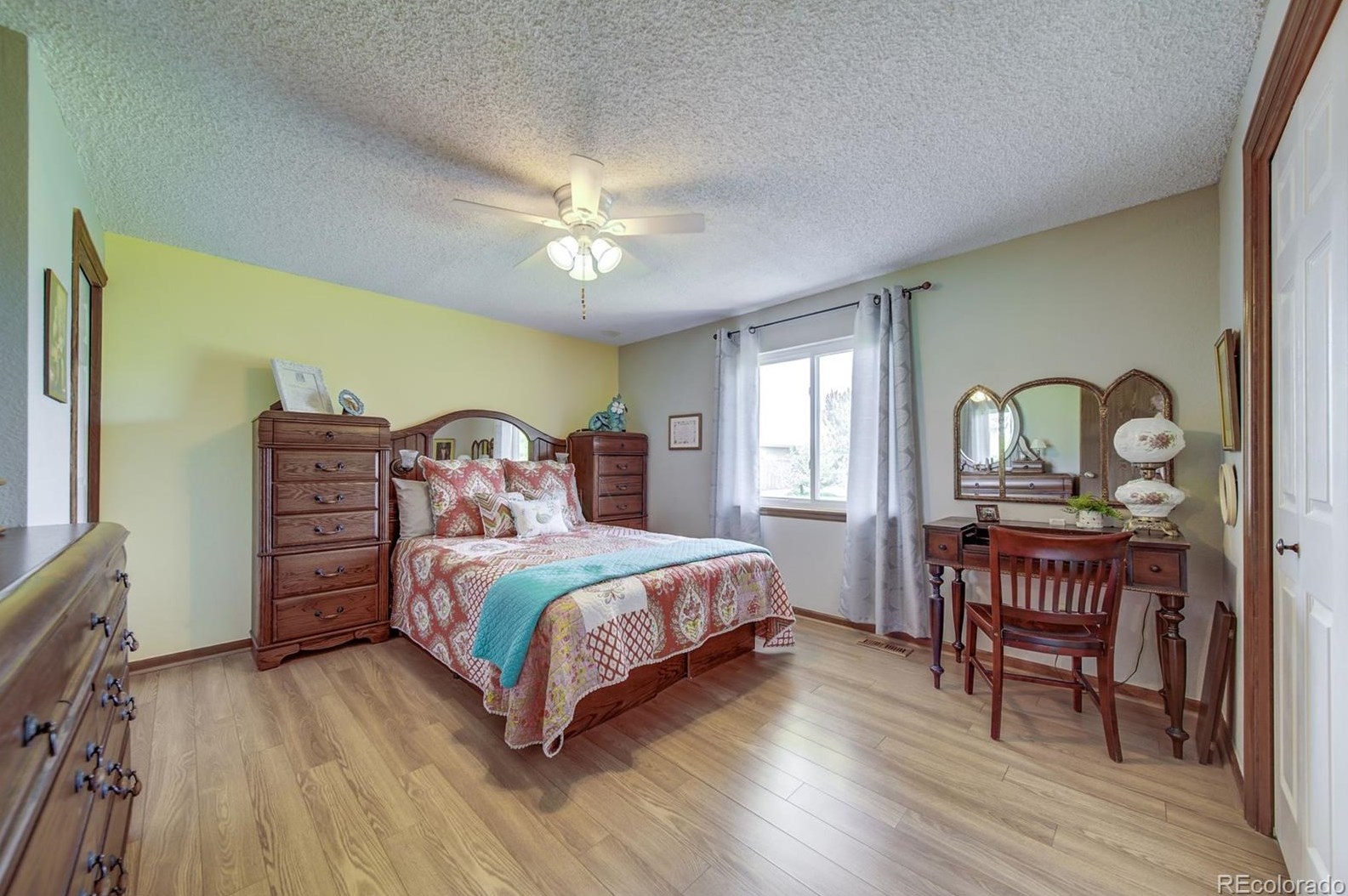 828 Mercury Cir, Littleton CO 80124-2645 exterior