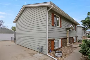 1115 Ouray St, Aurora, CO 80011 - Photo 3