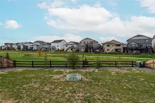 27922 E 10th Dr, Aurora, CO 80018 - Photo 31