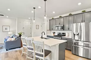 4317 S Netherland Ct, Aurora, CO 80015 - Photo 3