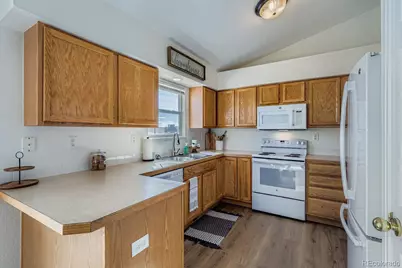 210 E Joshua Avenue, Keenesburg, CO 80643 - Photo 5