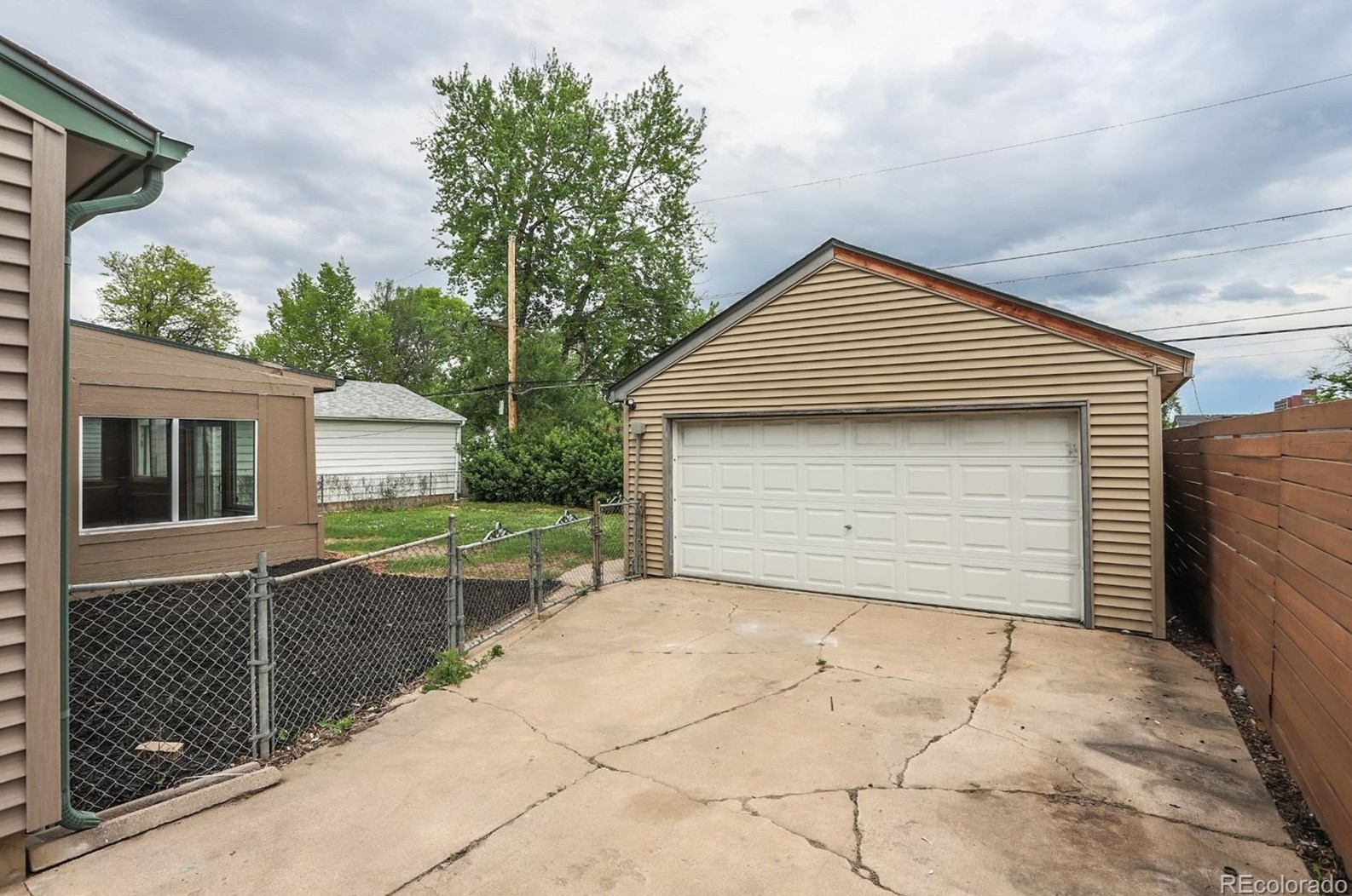 1652 Knox Ct, Denver CO  80219-4527 exterior