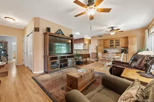 927 S Evanston Cir, Aurora, CO 80012 - Photo 3