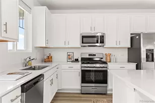 9054 Truckee Ct, Commerce City, CO 80022 - Photo 5