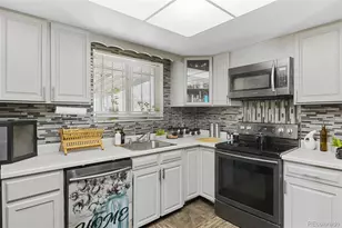4725 Topeka Ct, Denver, CO 80239 - Photo 9