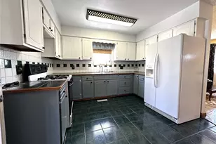 630 Hewitt St, Pueblo, CO 81005 - Photo 3