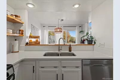 3686 S Espana Way, Aurora, CO 80013 - Photo 9