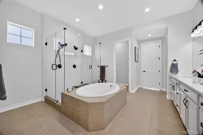 27560 E Lakeview Drive, Aurora, CO 80016 - Photo 11