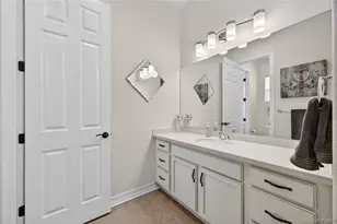 27560 E Lakeview Dr, Aurora, CO 80016 - Photo 5