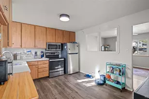 946 Hutchinson Dr, Colorado Springs, CO 80910 - Photo 7