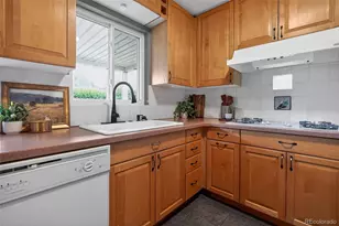 2621 Leyden St, Denver, CO 80207 - Photo 9